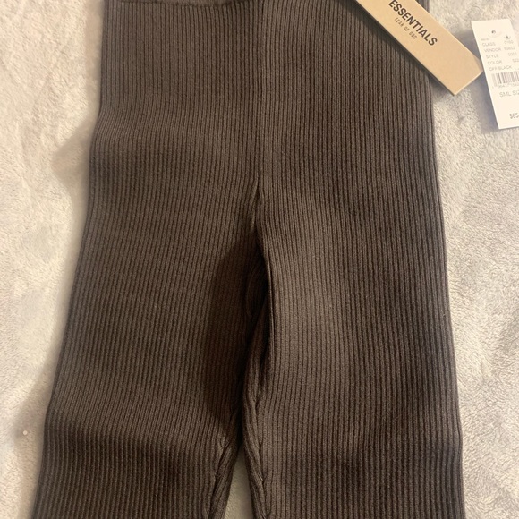 Essentials 2 piece - Picture 10 of 11